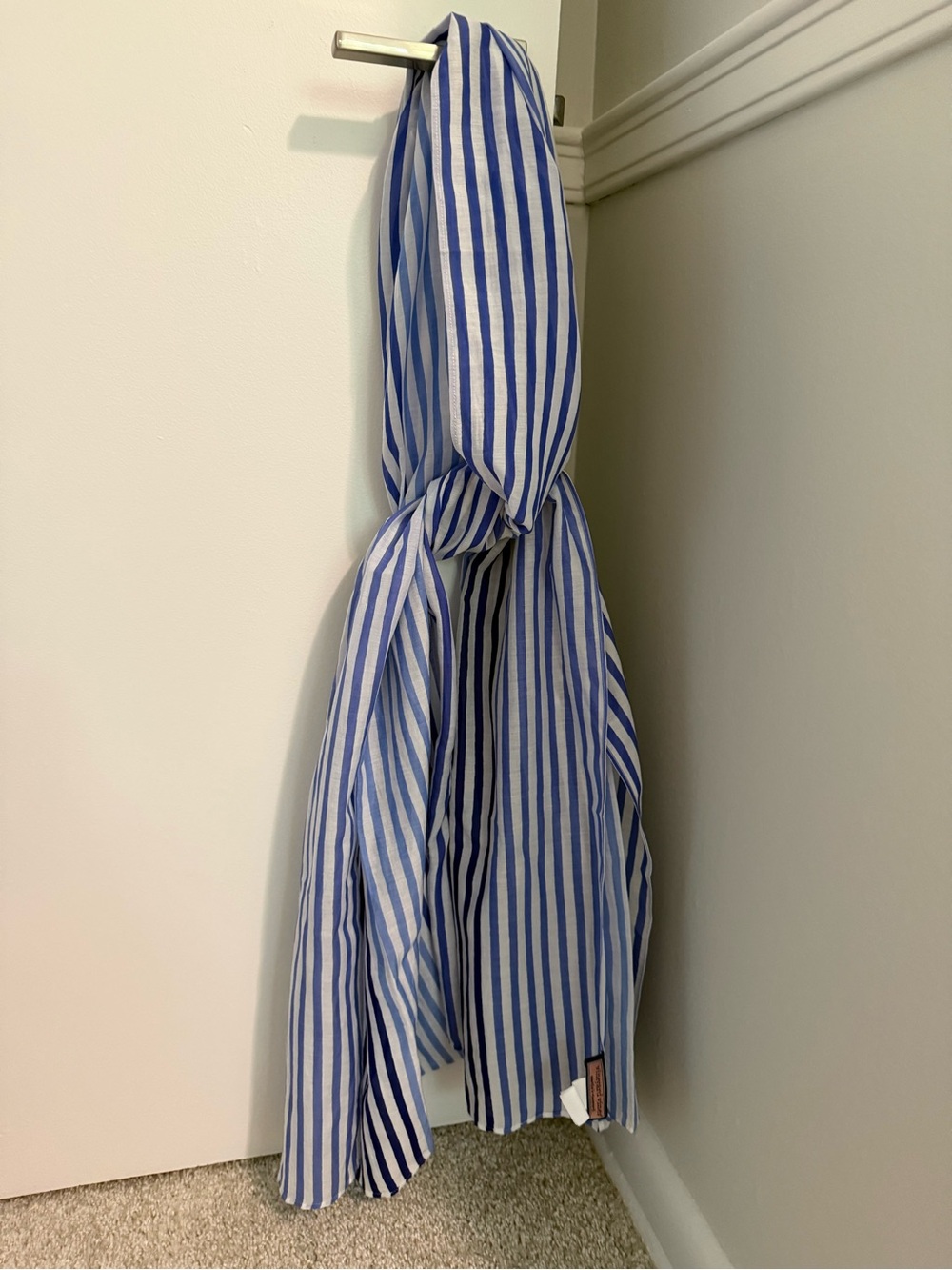 Vineyard Vines Women’s Blue & White Striped Scarf